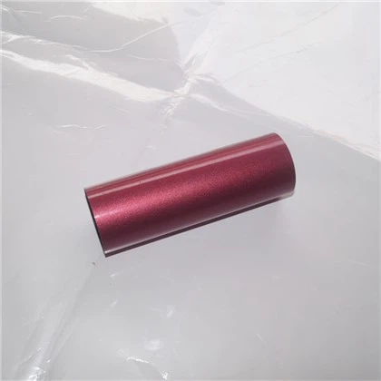 Zelta un sarkana oglekļa šķiedras caurule